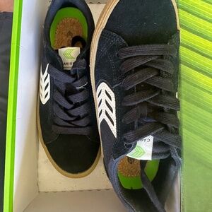 Brand New Cariuma PRO Skate Gum Black Suede and Canvas Ivory Logo Sneaker